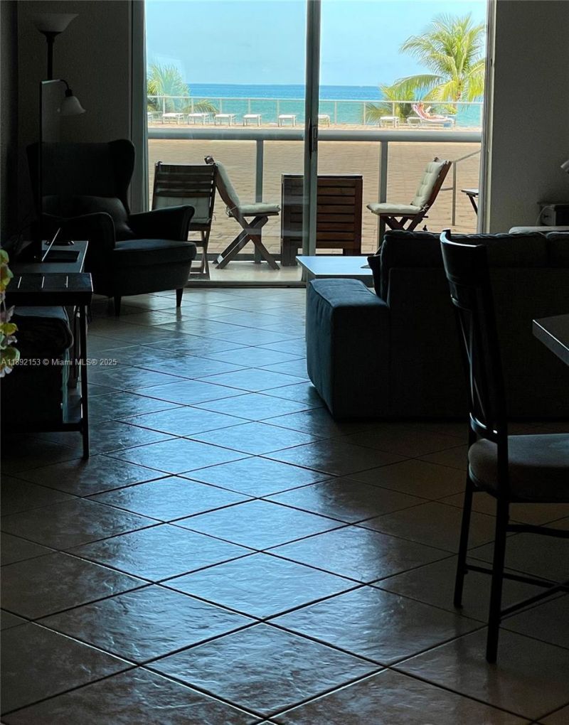 6039 Collins Ave, Unit 311, Miami Beach, FL 33140 Photo