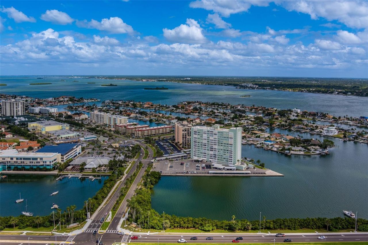 51 Island Way, Unit 101, Clearwater Beach, FL 33767 Photo