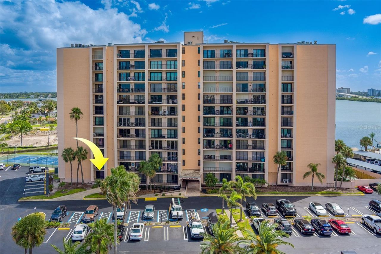 51 Island Way, Unit 101, Clearwater Beach, FL 33767 Photo