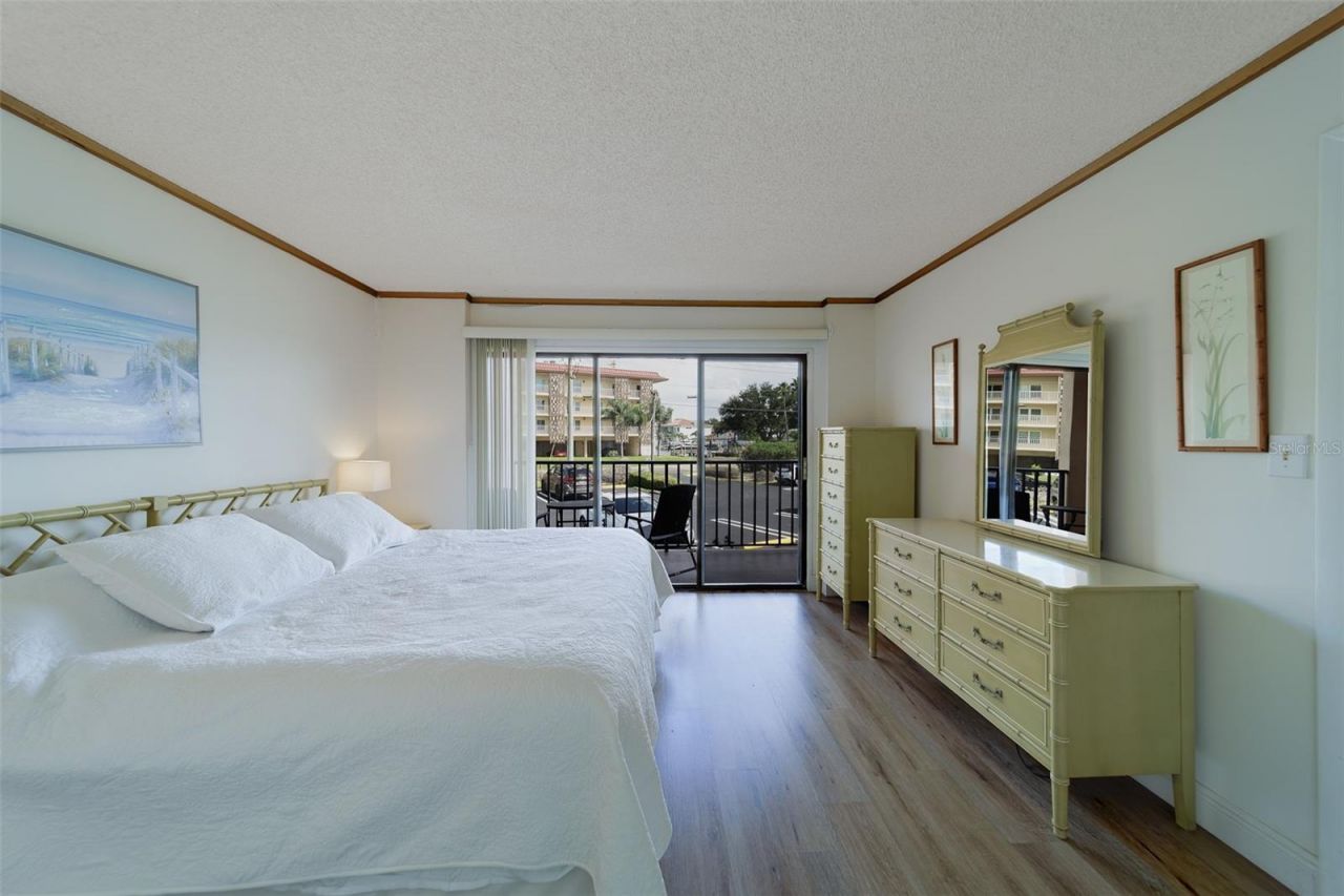51 Island Way, Unit 101, Clearwater Beach, FL 33767 Photo
