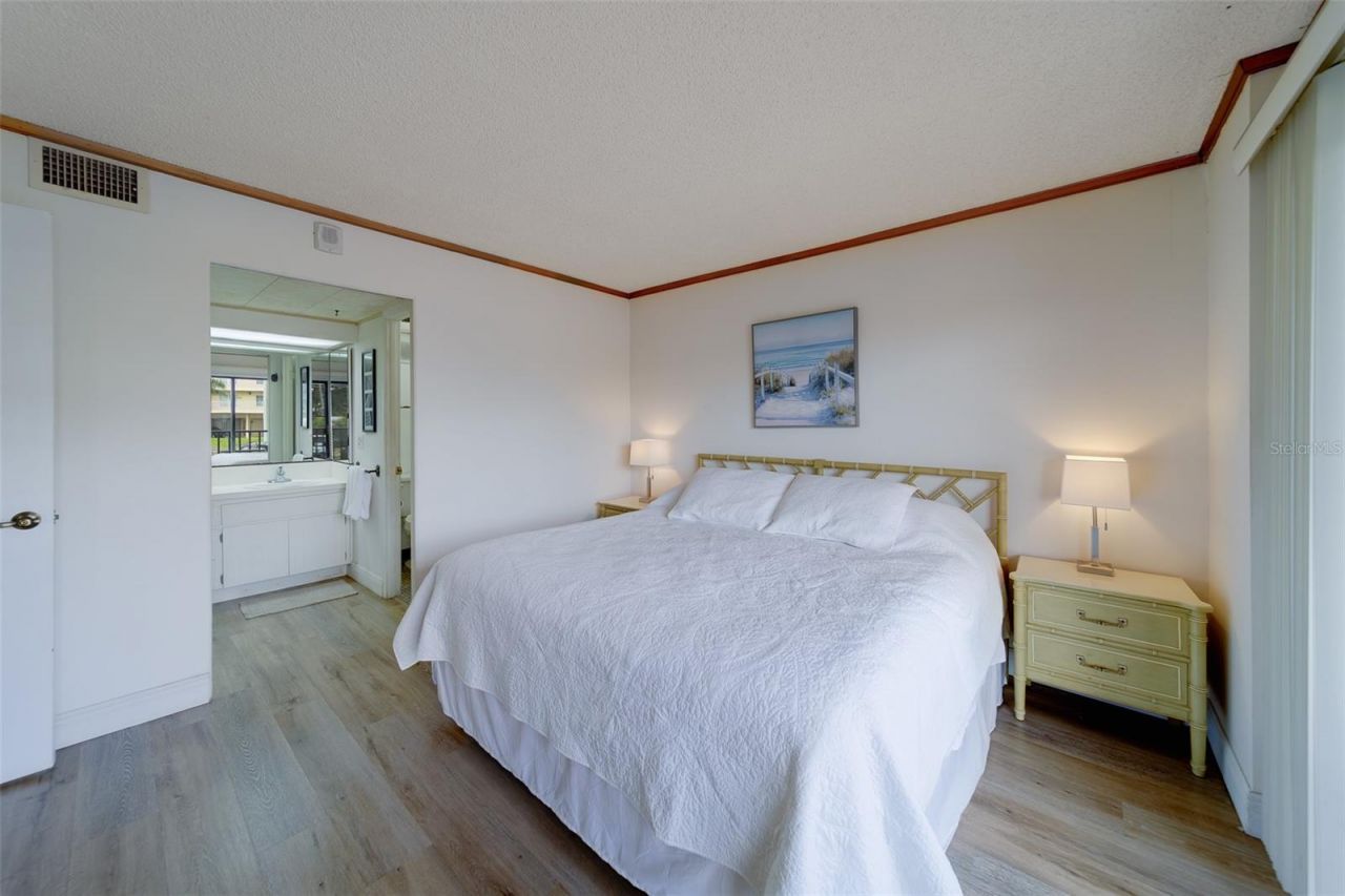 51 Island Way, Unit 101, Clearwater Beach, FL 33767 Photo