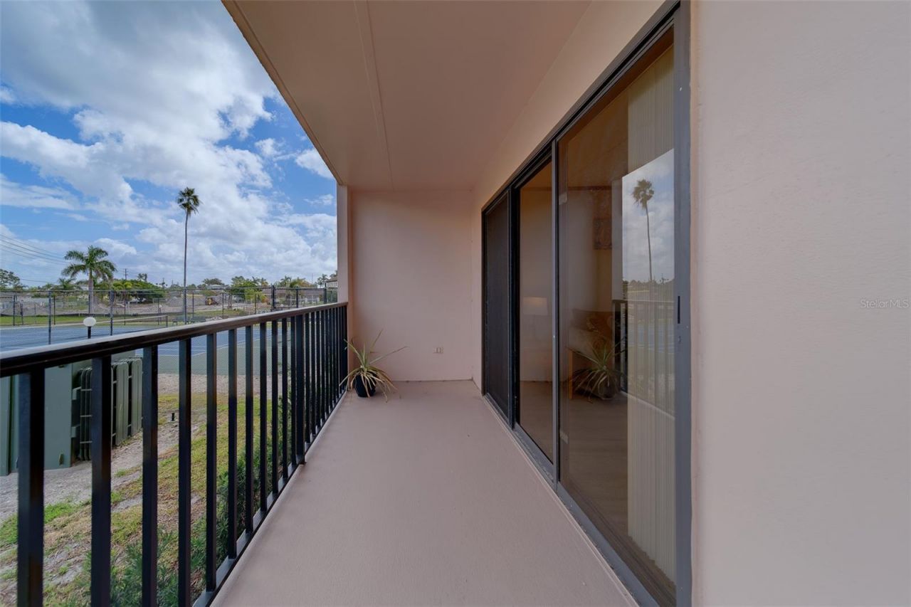 51 Island Way, Unit 101, Clearwater Beach, FL 33767 Photo