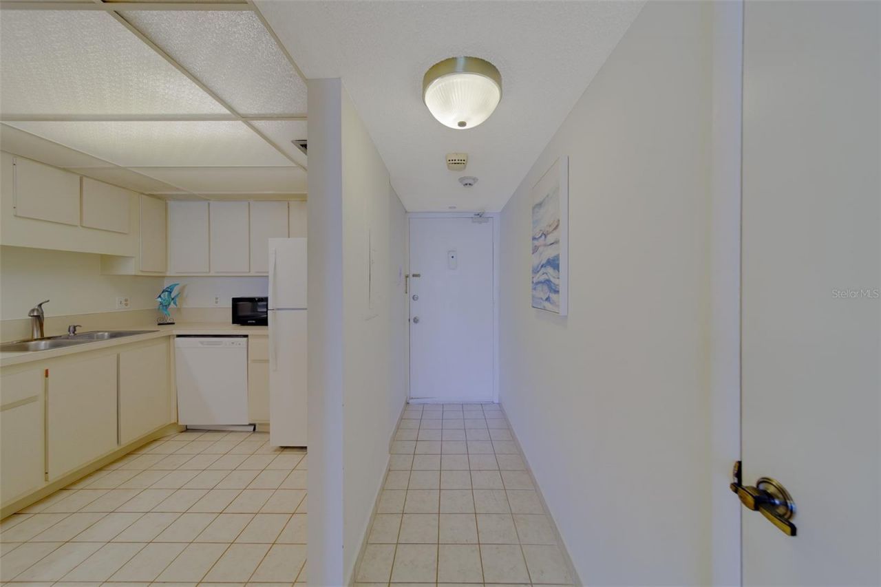 51 Island Way, Unit 101, Clearwater Beach, FL 33767 Photo