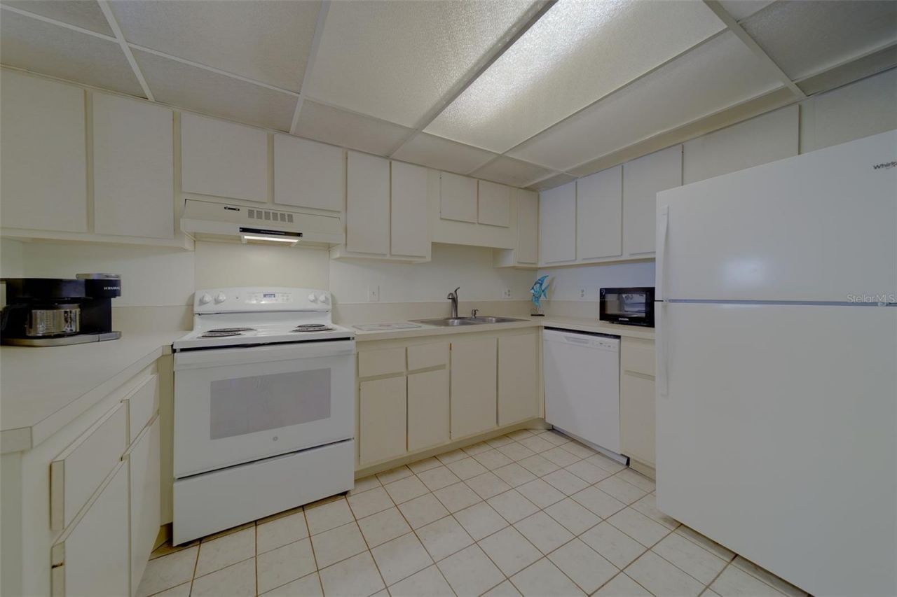 51 Island Way, Unit 101, Clearwater Beach, FL 33767 Photo