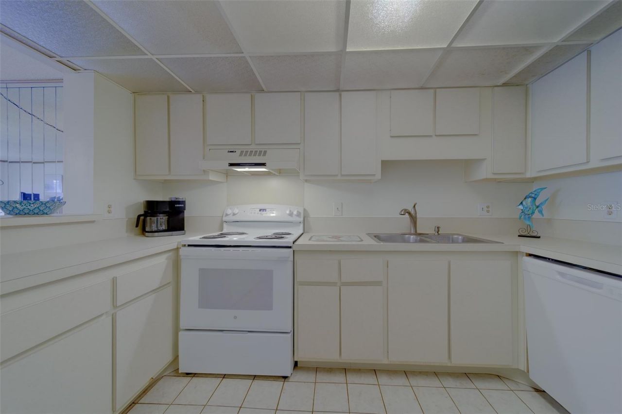 51 Island Way, Unit 101, Clearwater Beach, FL 33767 Photo