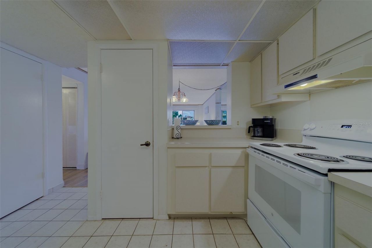 51 Island Way, Unit 101, Clearwater Beach, FL 33767 Photo