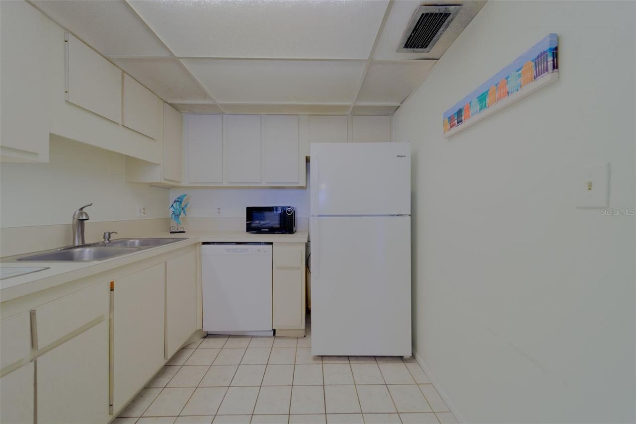 51 Island Way, Unit 101, Clearwater Beach, FL 33767 Photo