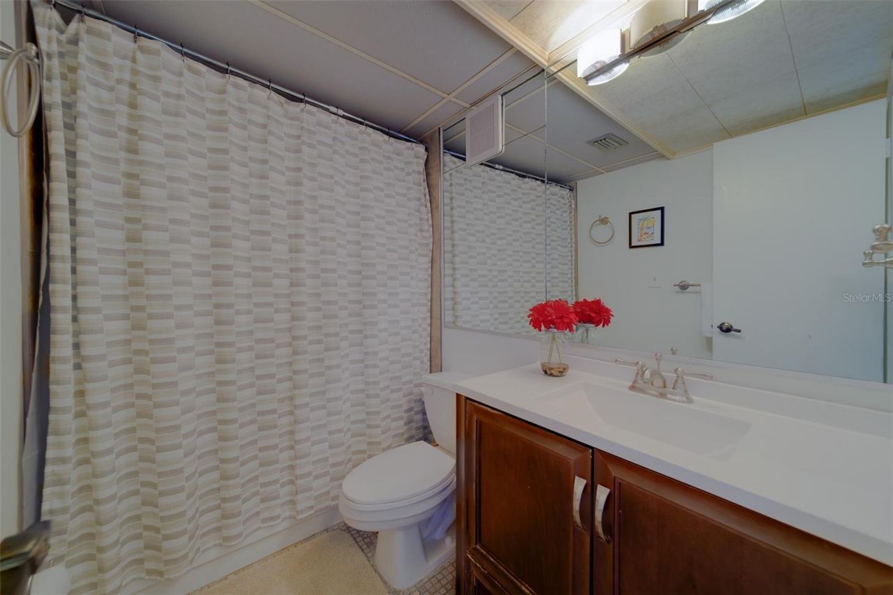 51 Island Way, Unit 101, Clearwater Beach, FL 33767 Photo