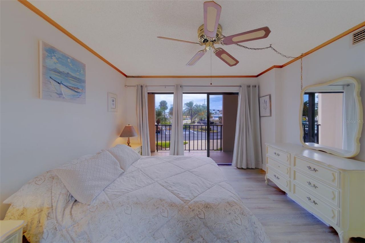 51 Island Way, Unit 101, Clearwater Beach, FL 33767 Photo