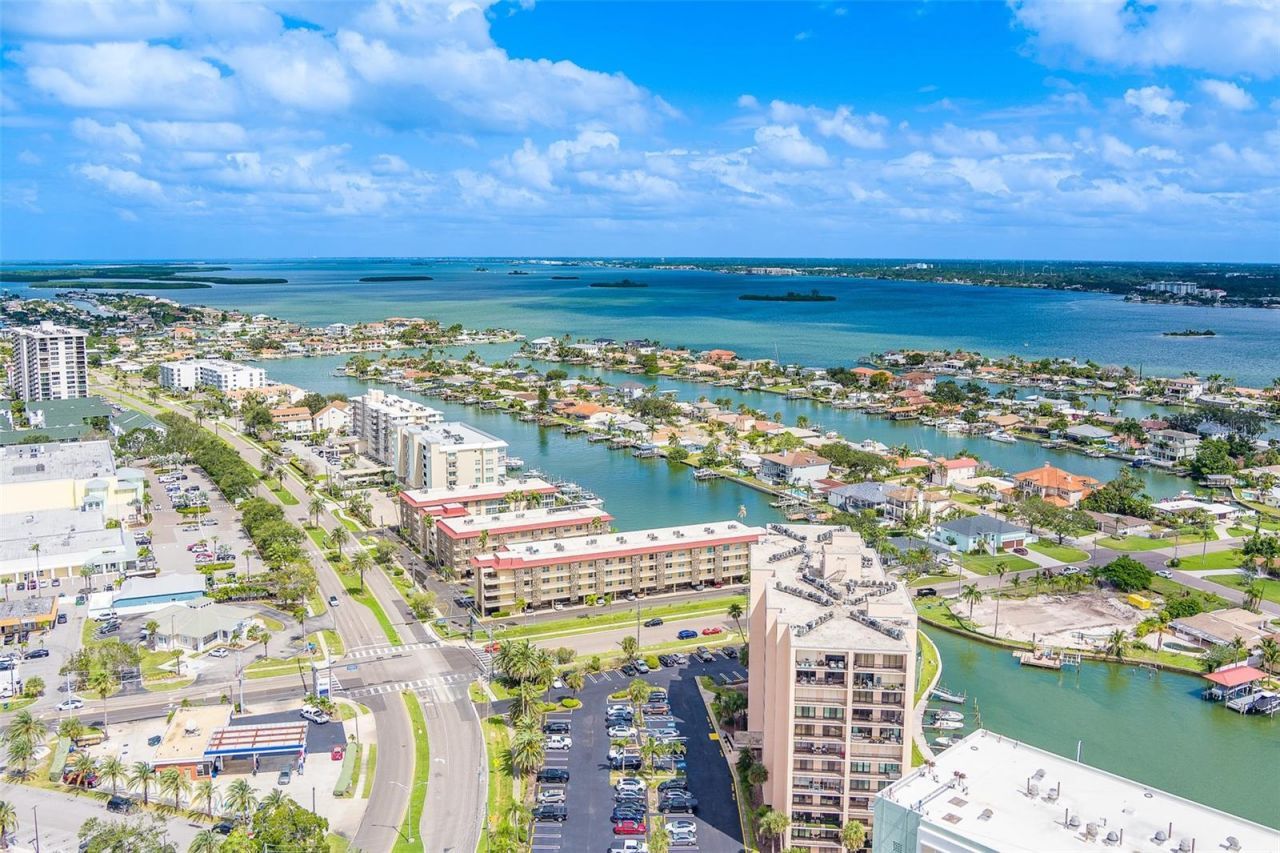 51 Island Way, Unit 101, Clearwater Beach, FL 33767 Photo