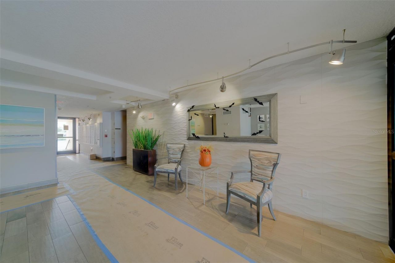 51 Island Way, Unit 101, Clearwater Beach, FL 33767 Photo