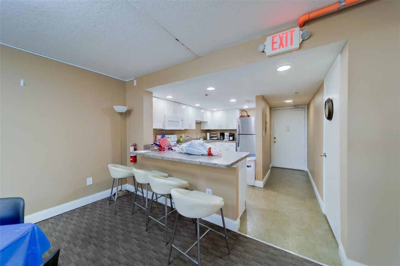 51 Island Way, Unit 101, Clearwater Beach, FL 33767 Photo