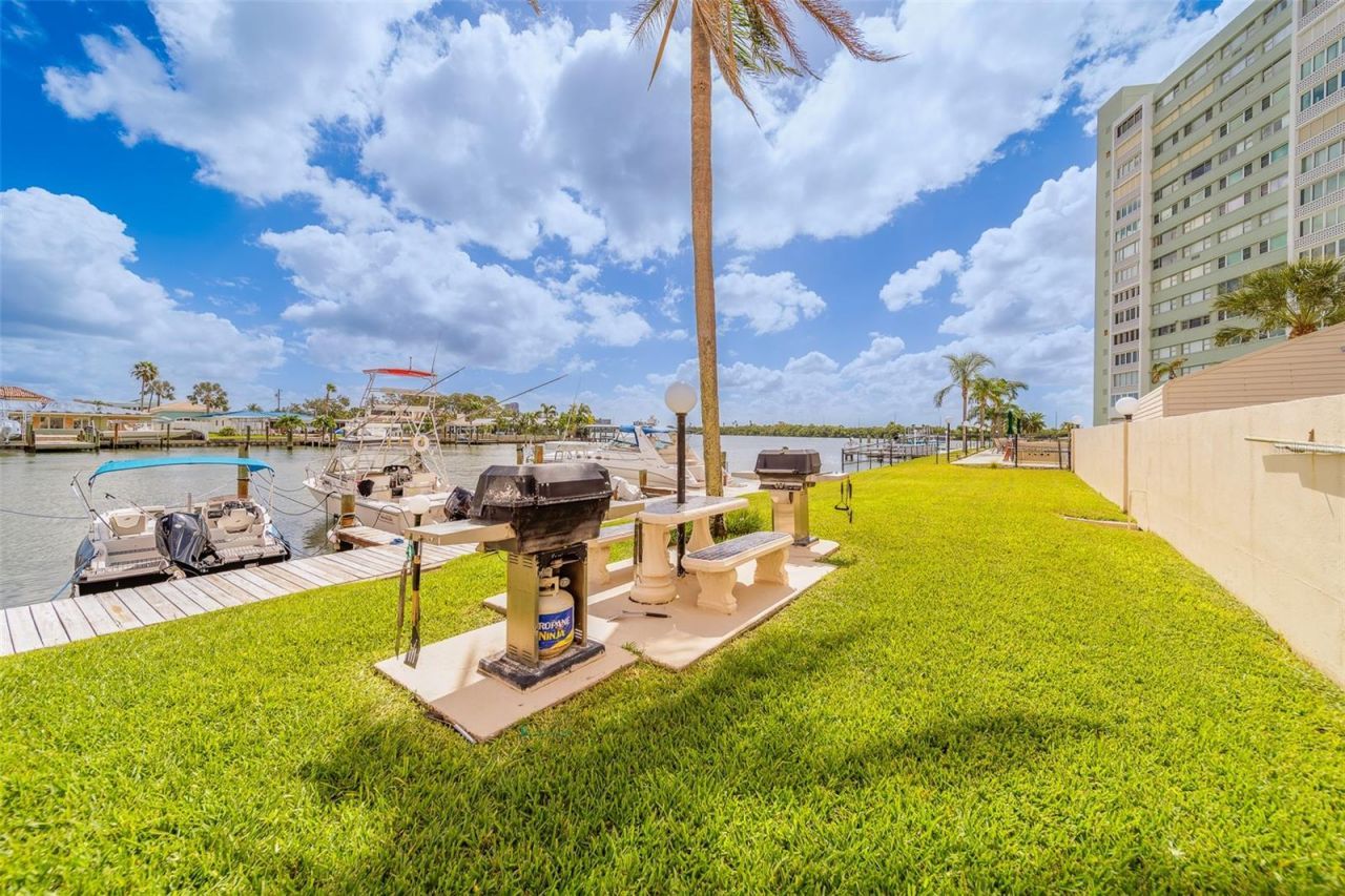 51 Island Way, Unit 101, Clearwater Beach, FL 33767 Photo