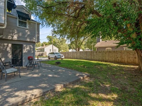 2022 S Hedges Avenue, Independence, MO 64052