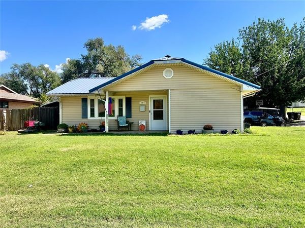 408 S 5th Street, Hammon, OK 73650