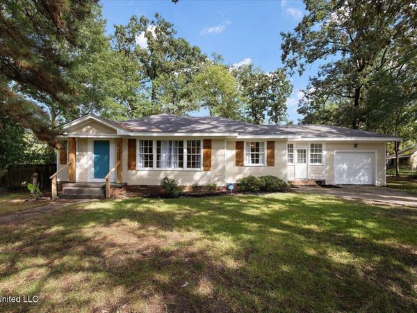 809 Oakwood Drive, Clinton, MS 39056