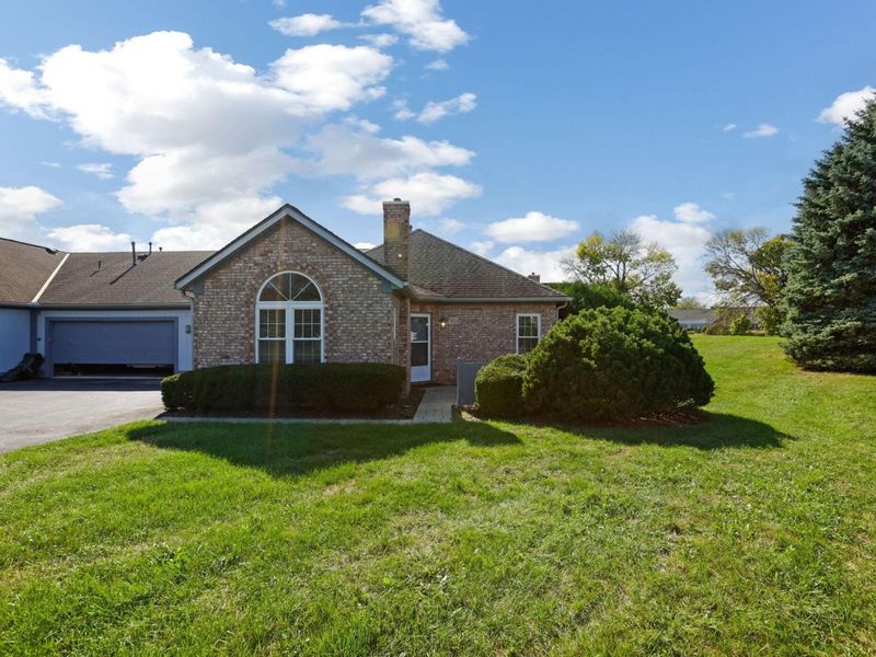 3820 Falls Circle Drive, Hilliard, OH 43026 Photo 2
