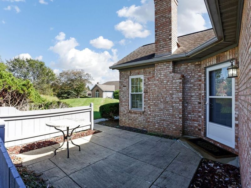 3820 Falls Circle Drive, Hilliard, OH 43026 Photo 9