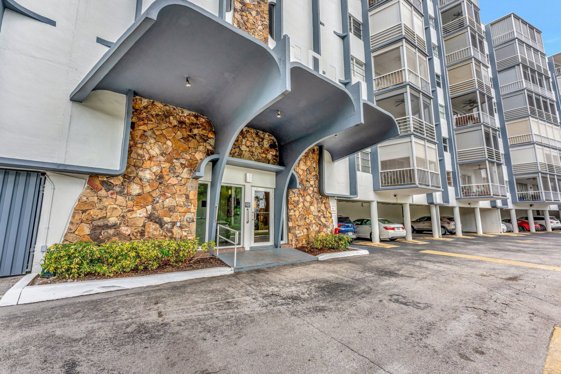 300 Diplomat Parkway, Unit 606, Hallandale Beach, FL 33009 Photo