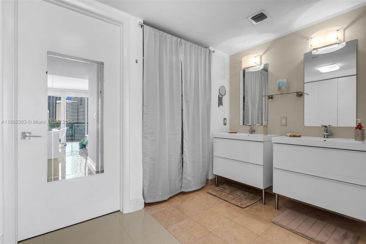 350 S Miami Ave, Unit 1601, Miami, FL 33130 Photo