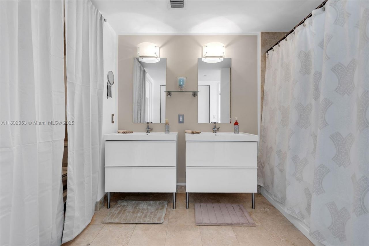 350 S Miami Ave, Unit 1601, Miami, FL 33130 Photo