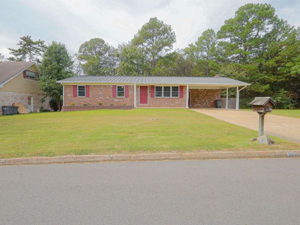 217 Cedarwood Drive, Hot Springs, AR 71901