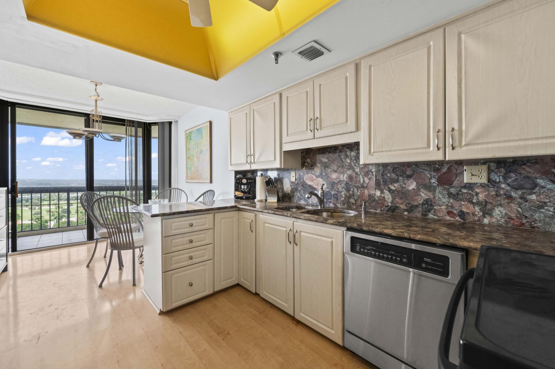 1900 Consulate Place, Unit 1905, West Palm Beach, FL 33401 Photo