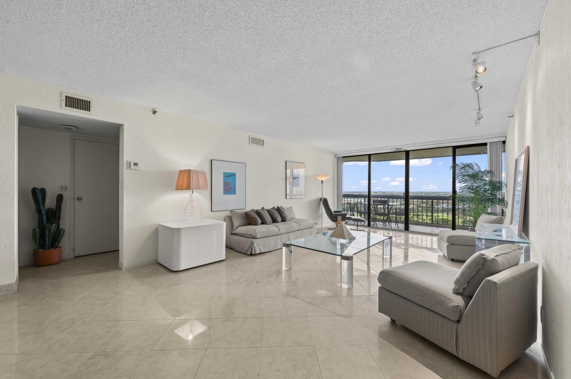 1900 Consulate Place, Unit 1905, West Palm Beach, FL 33401 Photo