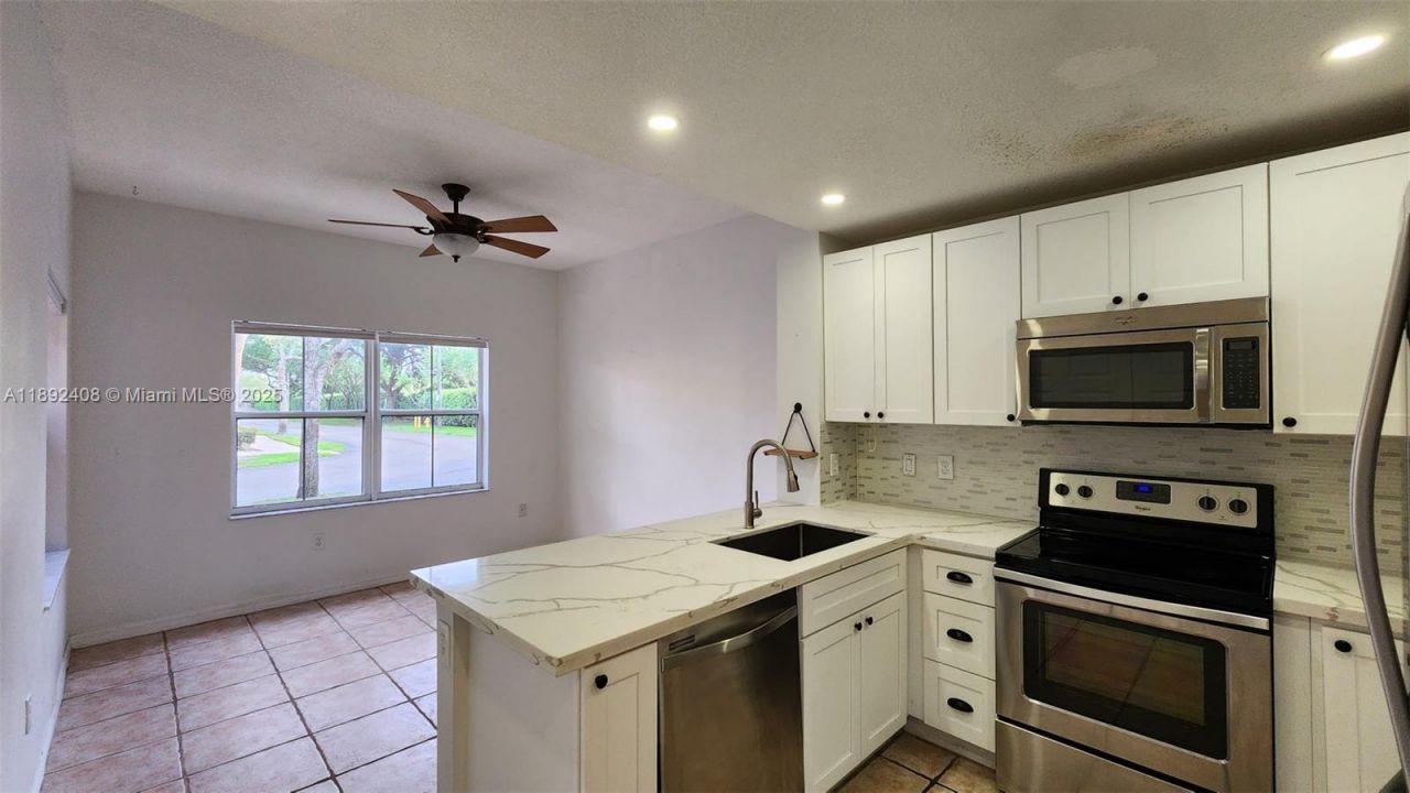 8531 NW 139 Ter, Unit 1409, Miami Lakes, FL 33016 Photo