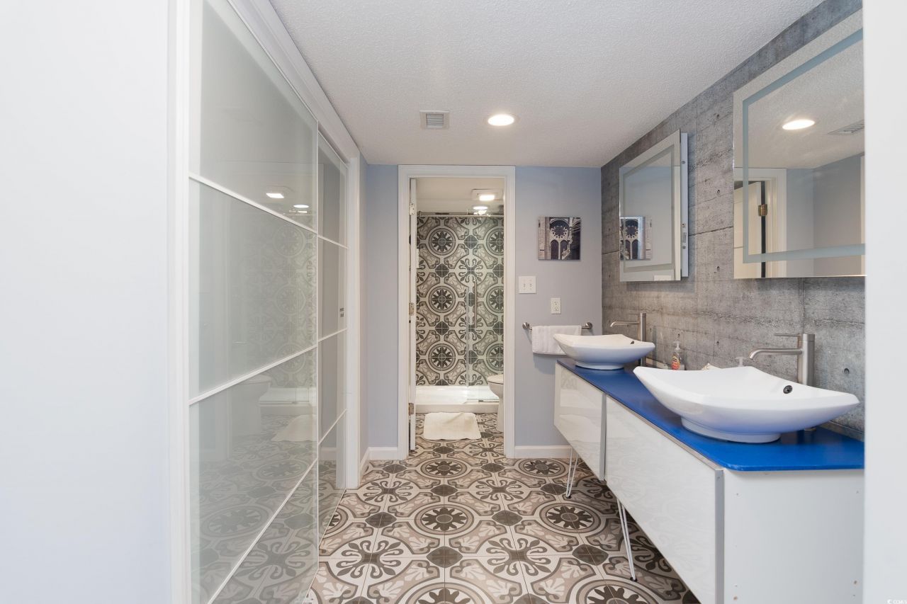 211 Baslow Ct. Photo 22