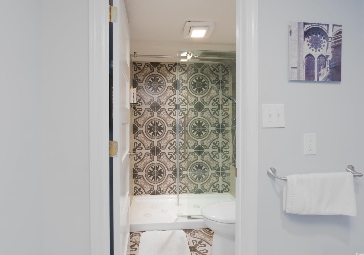 211 Baslow Ct. Photo 23