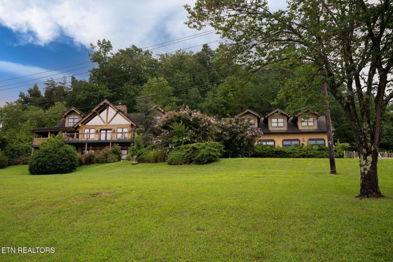 119 W Dumplin Valley Rd, Kodak, TN 37764 Main Photo