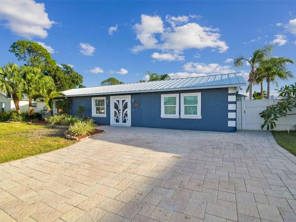 8708 THORNWOOD LANE, TAMPA, FL 33615