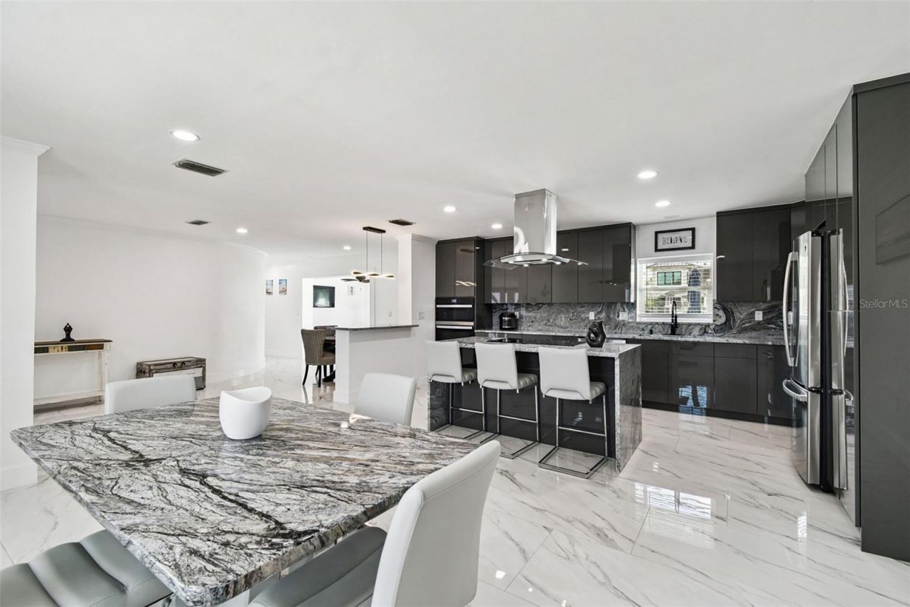 8708 Thornwood Lane, Tampa, FL 33615 Photo
