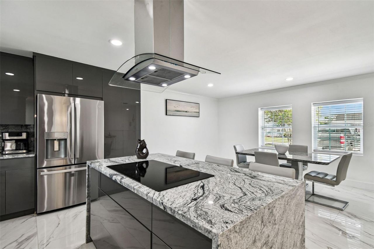 8708 Thornwood Lane, Tampa, FL 33615 Photo