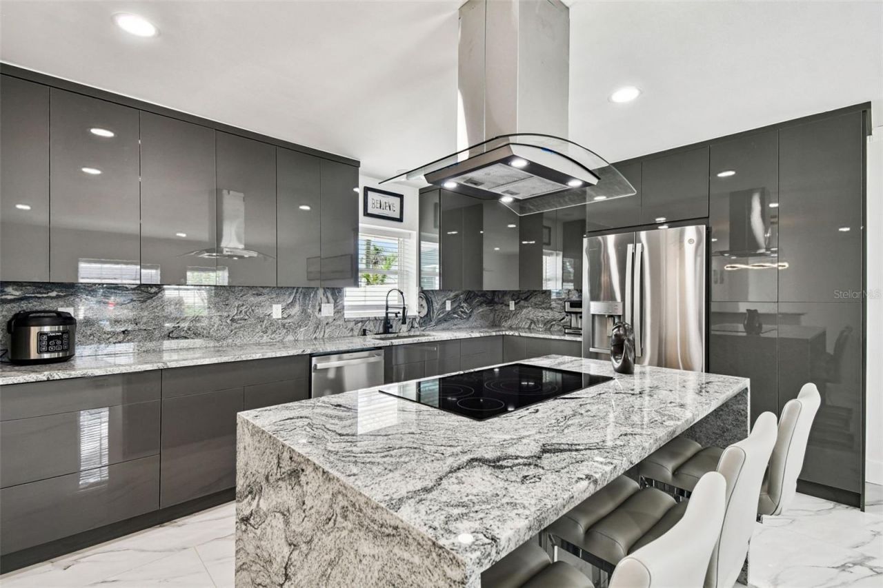 8708 Thornwood Lane, Tampa, FL 33615 Photo