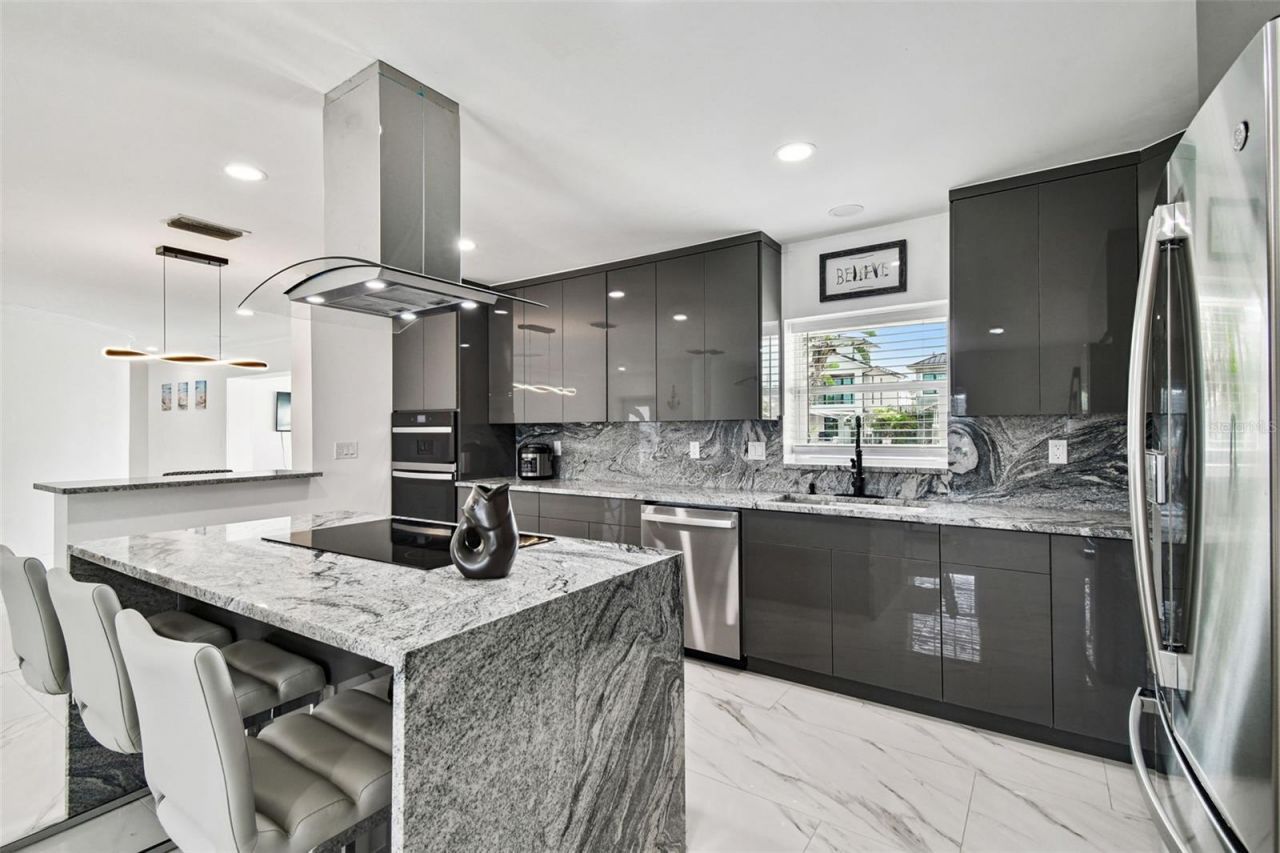 8708 Thornwood Lane, Tampa, FL 33615 Photo