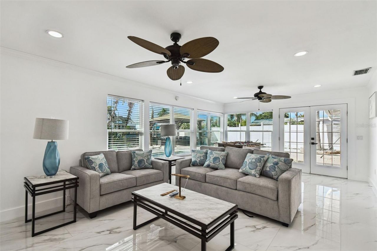 8708 Thornwood Lane, Tampa, FL 33615 Photo