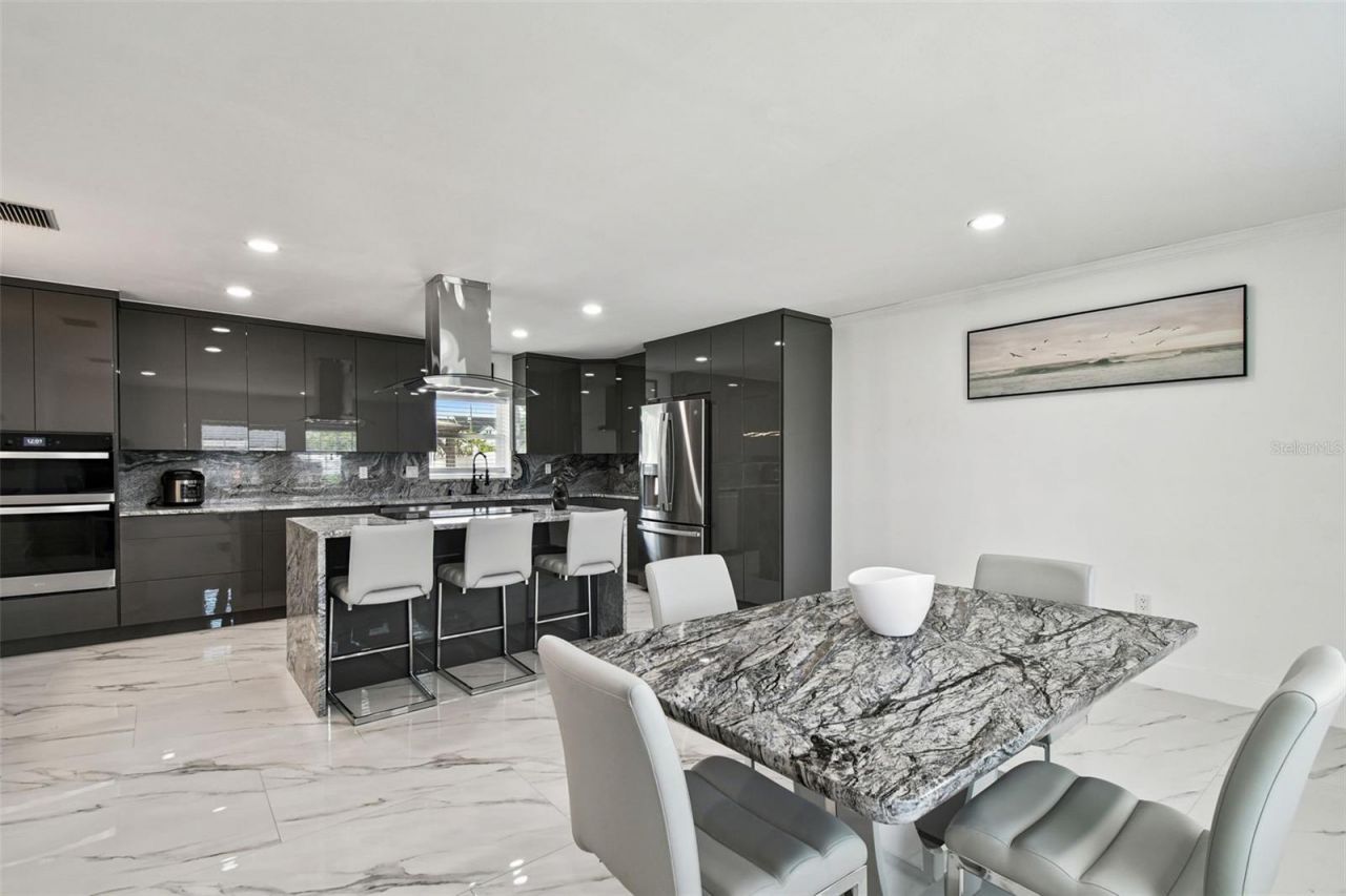 8708 Thornwood Lane, Tampa, FL 33615 Photo
