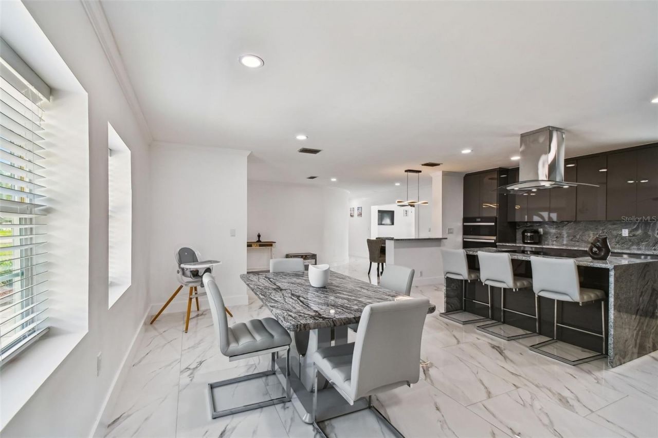8708 Thornwood Lane, Tampa, FL 33615 Photo