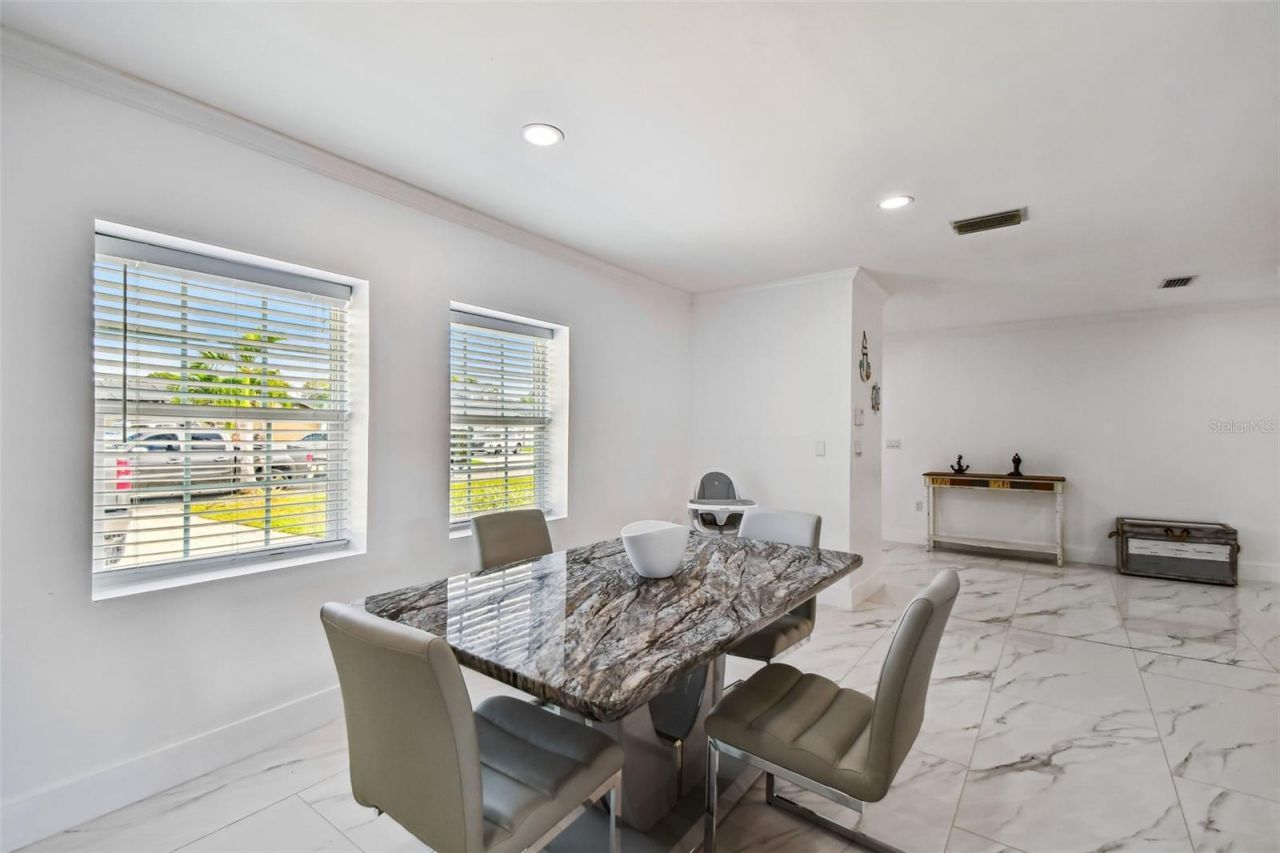 8708 Thornwood Lane, Tampa, FL 33615 Photo