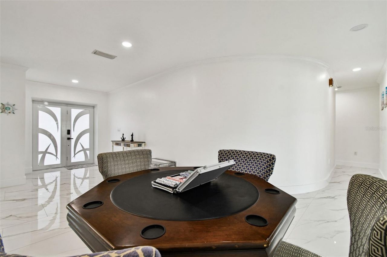 8708 Thornwood Lane, Tampa, FL 33615 Photo