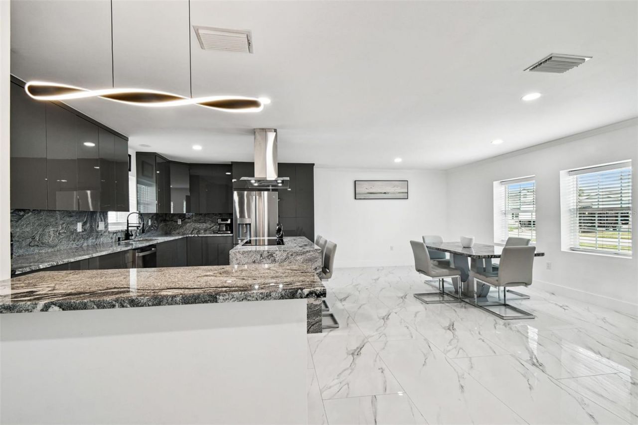 8708 Thornwood Lane, Tampa, FL 33615 Photo