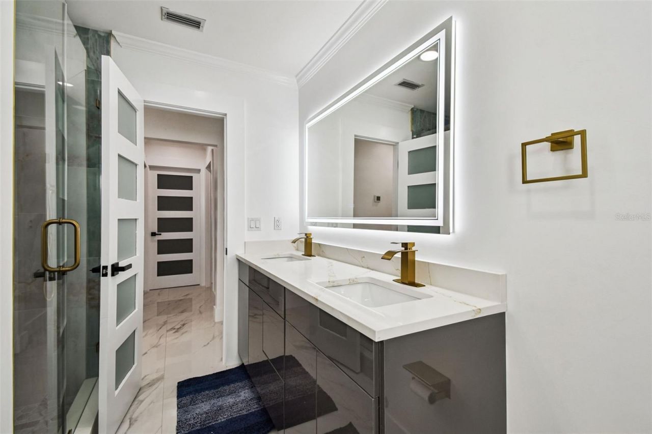 8708 Thornwood Lane, Tampa, FL 33615 Photo