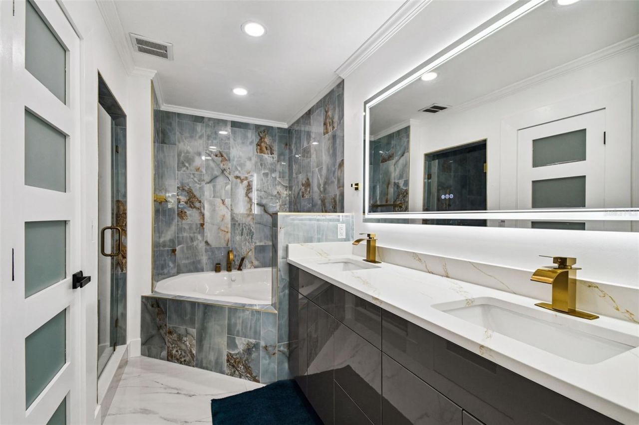8708 Thornwood Lane, Tampa, FL 33615 Photo