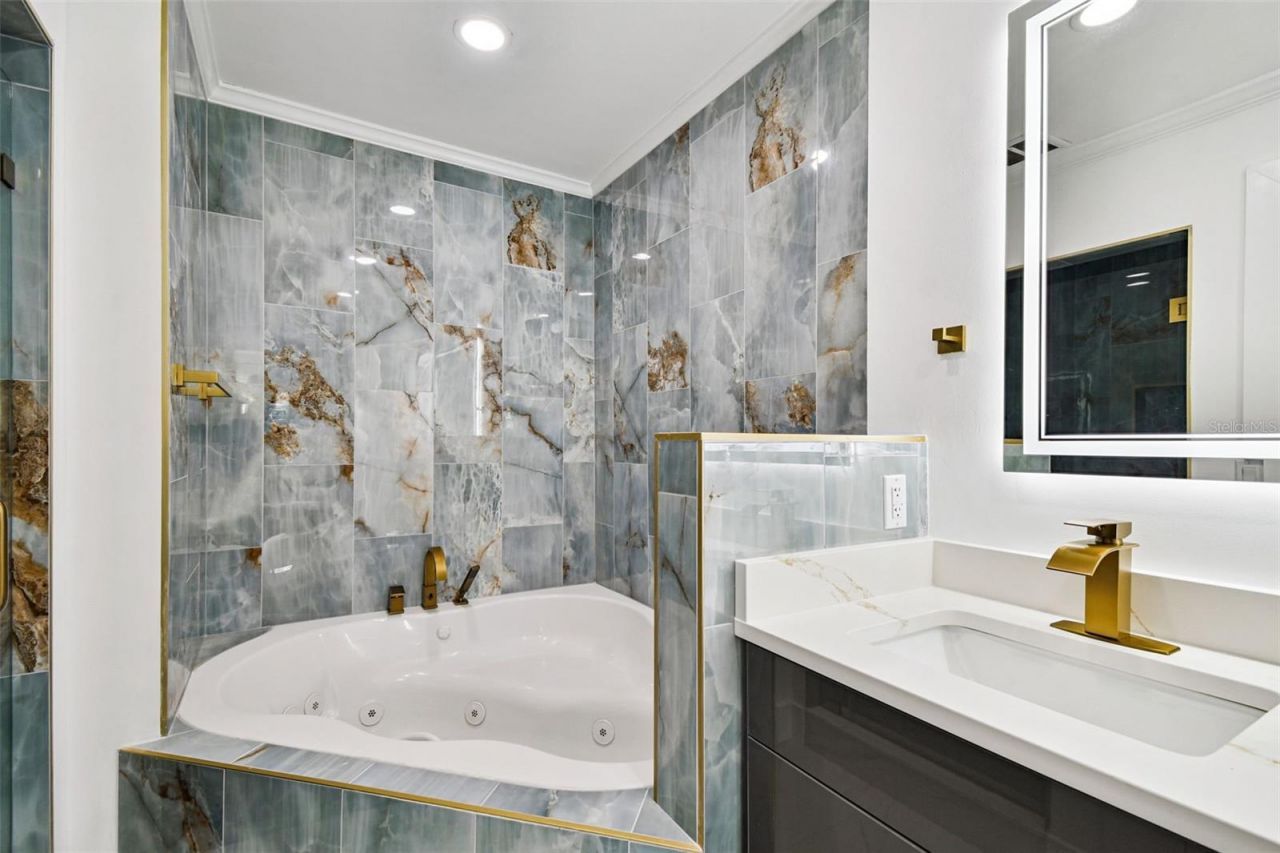 8708 Thornwood Lane, Tampa, FL 33615 Photo