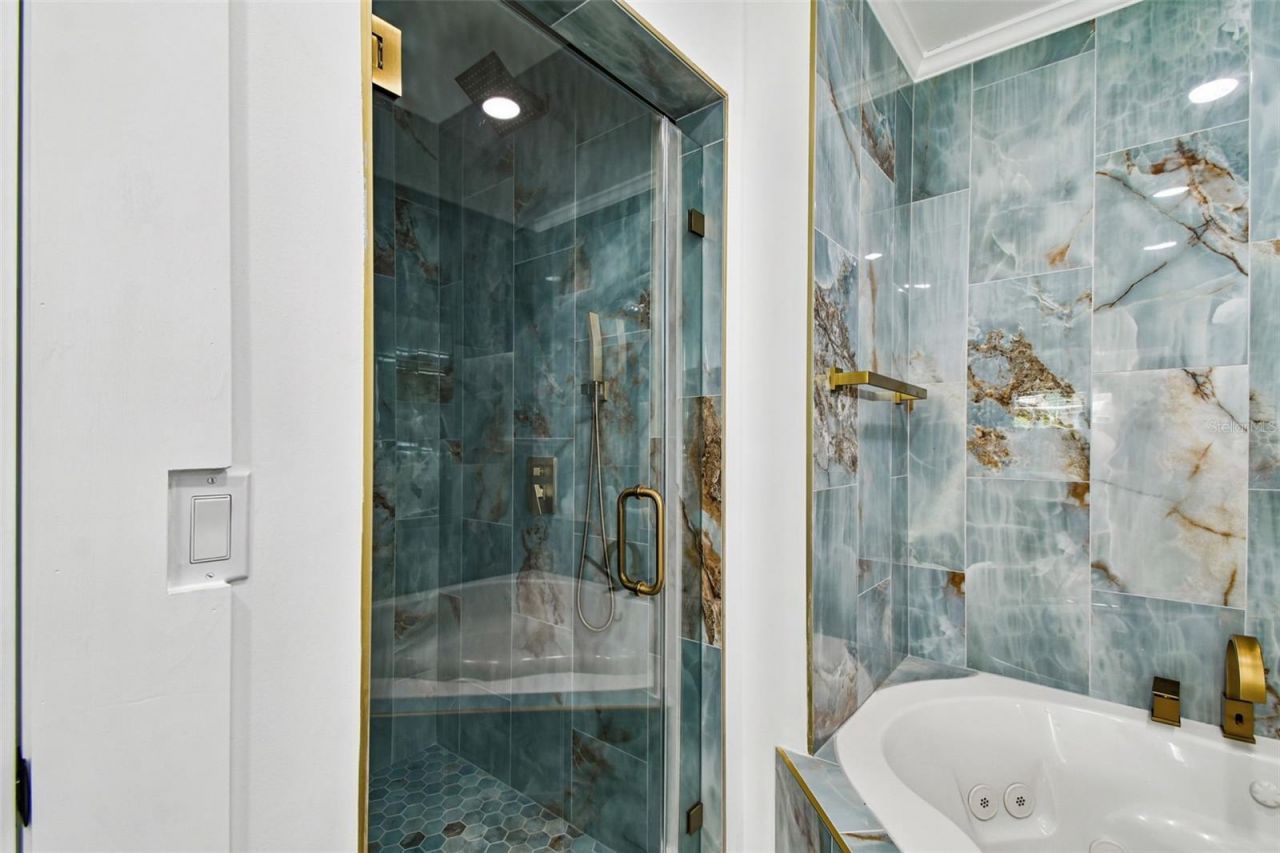 8708 Thornwood Lane, Tampa, FL 33615 Photo