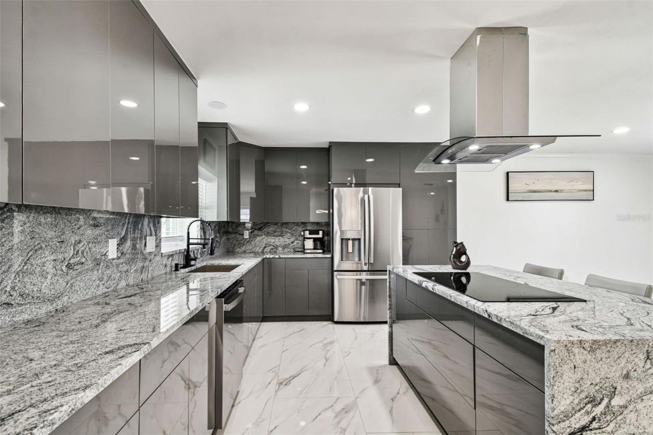 8708 Thornwood Lane, Tampa, FL 33615 Photo