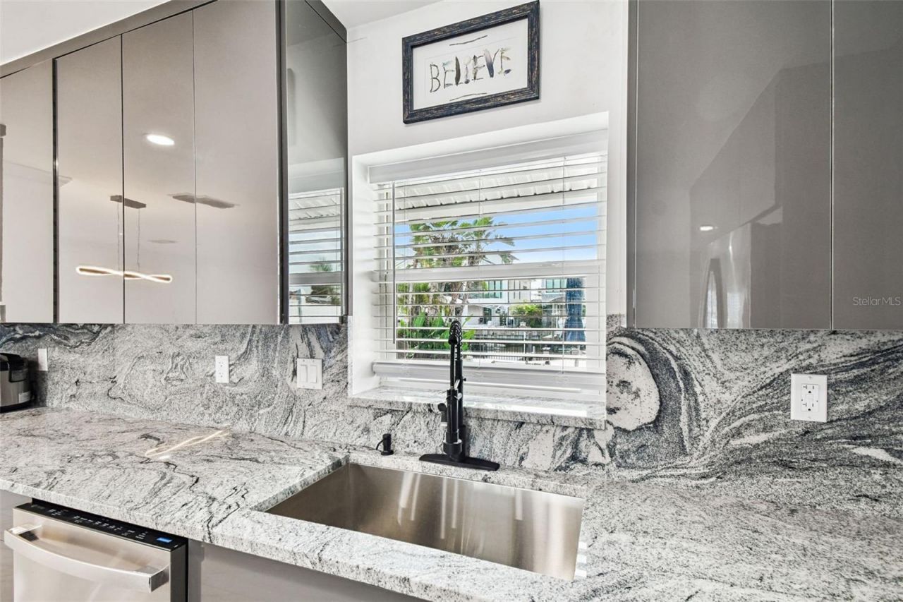 8708 Thornwood Lane, Tampa, FL 33615 Photo