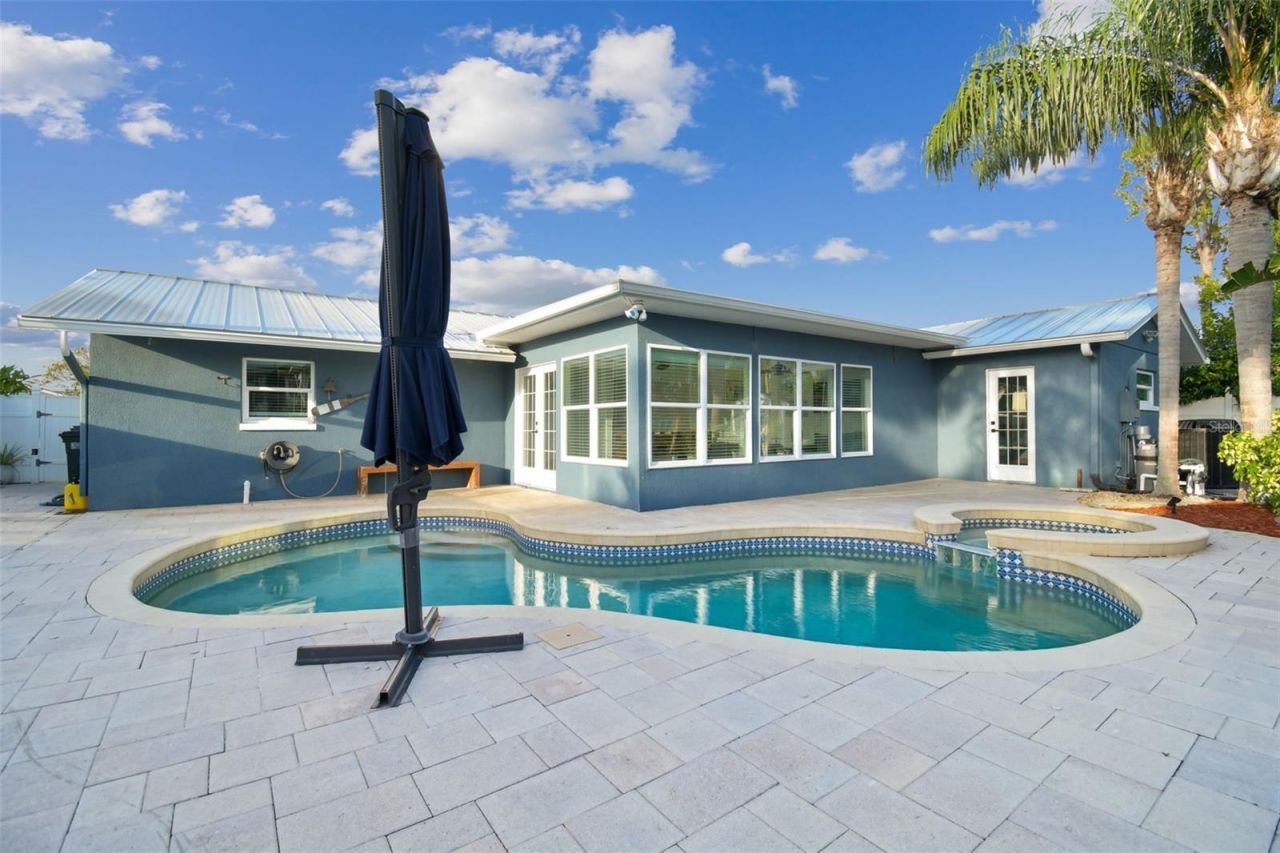 8708 Thornwood Lane, Tampa, FL 33615 Photo